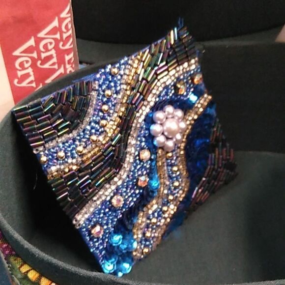 Vogue Pattern Set with Floral Box Four Beaded Applique Embellishments - Picture 2 of 9